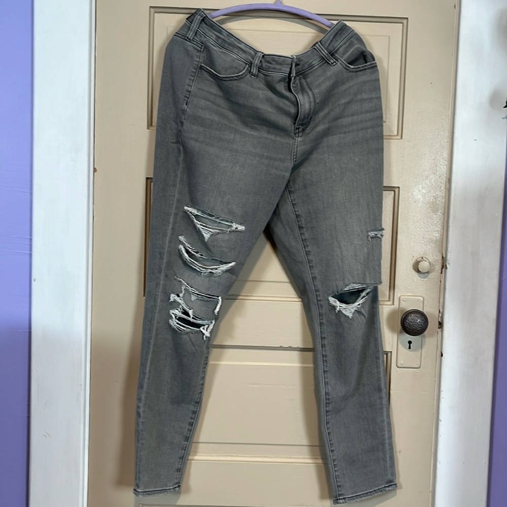 American Eagle boyfriend jeans size 10 gray in color